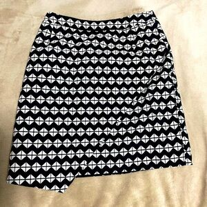 H&M black and white skirt with gold zipper